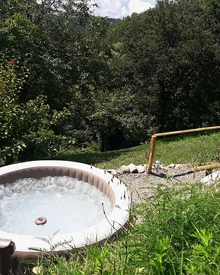 outdoor bath tub heated 38 hydromassage jacuzzi b&b cottage